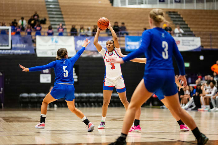 Benson Grants Pass 6A Oregon girls basketball quarterfinal 2024 Naji Saker -15